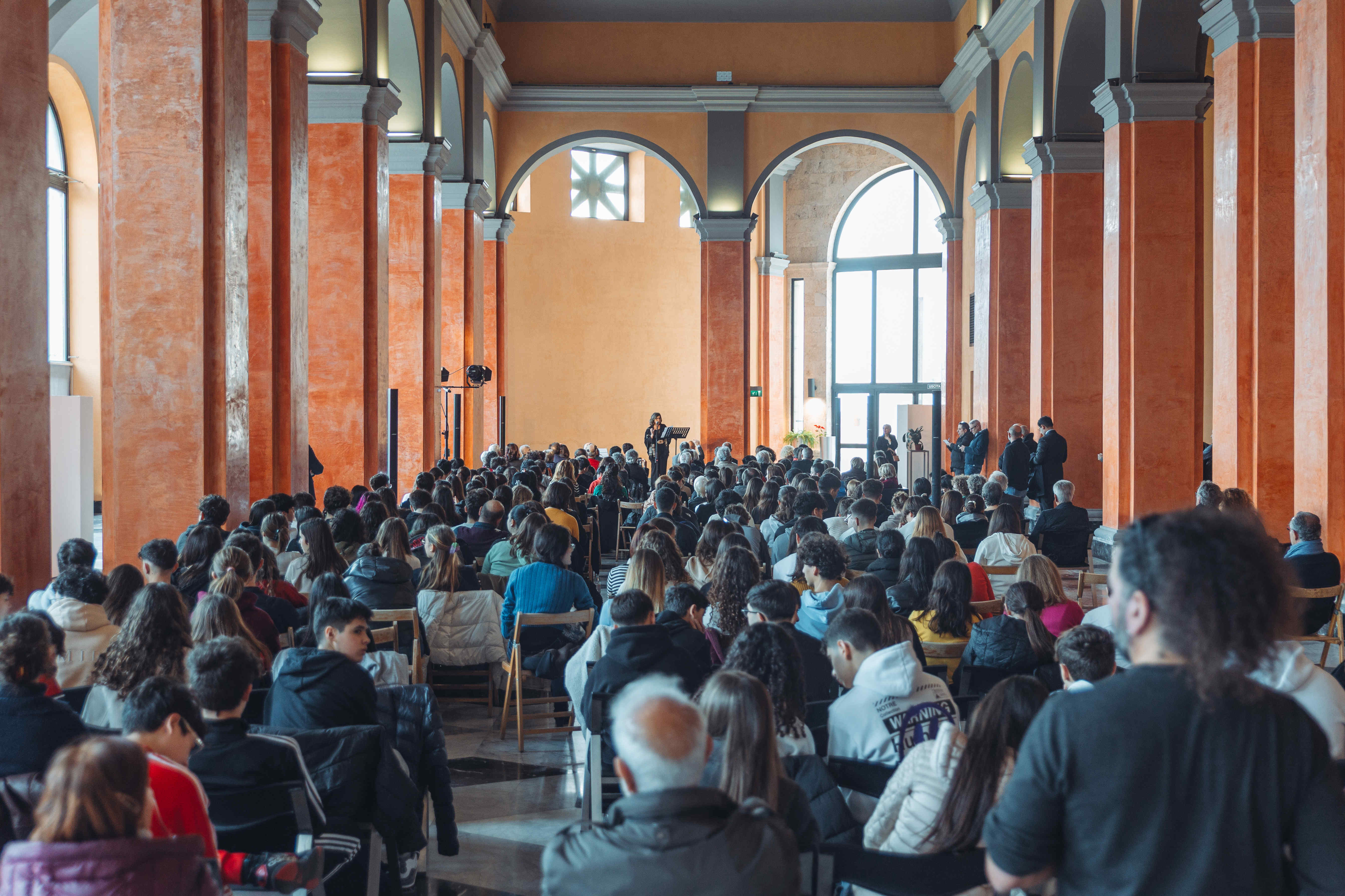La statua medievale di Cristo nella Cripta di Santa Restituta